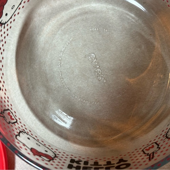 Hello Kitty Pyrex bowl for storage- perfect condition - Picture 13 of 13
